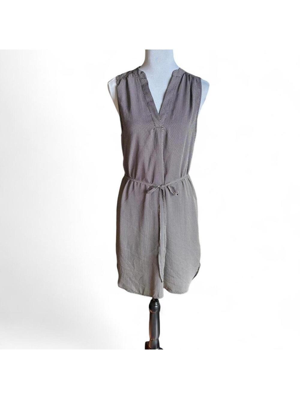 H&M black and tan chevron print dress with tie waist Size 6